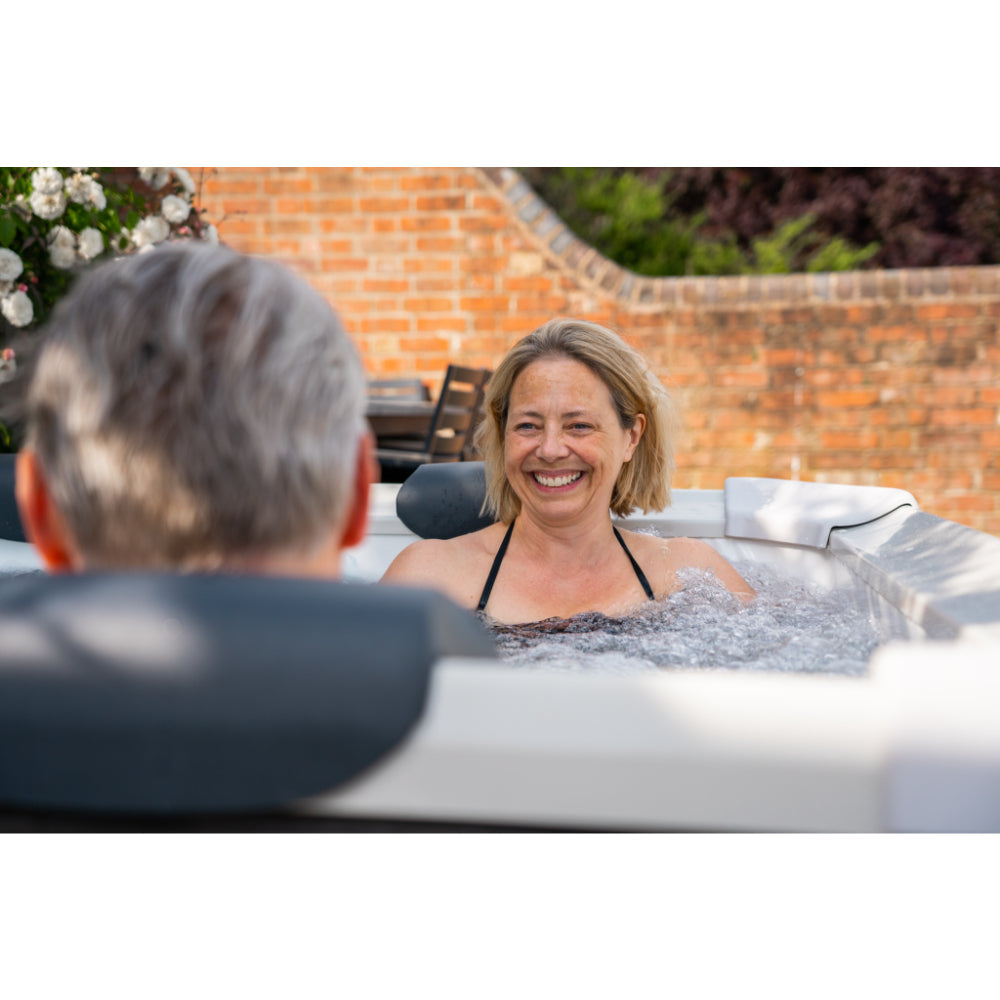 MSpa Frame OSLO 6-Person Jet Spa Hot Tub